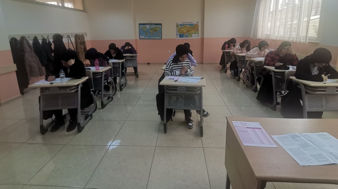 12 Sınıf Öğrencilerine AYT Sınavı Yapıldı 