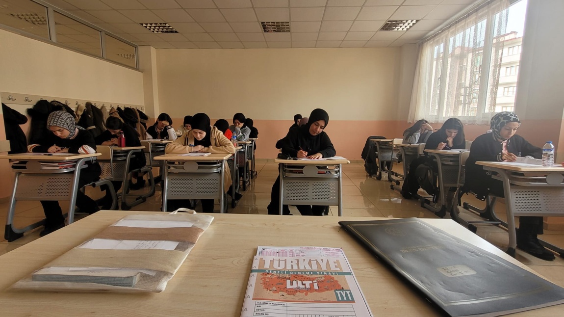 Okulumuz 12. Sınıf Öğrencilerine Deneme Sınavı Yapıldı 