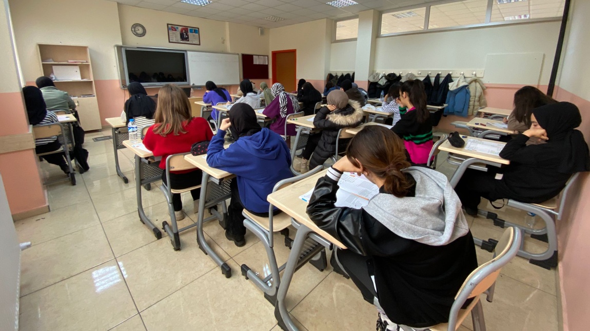 Okulumuz 12. Sınıf Öğrencilerine AYT Deneme Sınavı Yapıldı